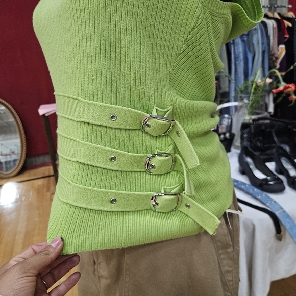 Y2K Vintage Green Buckle Accent Ribbed Tank Top - Picture 3 of 6